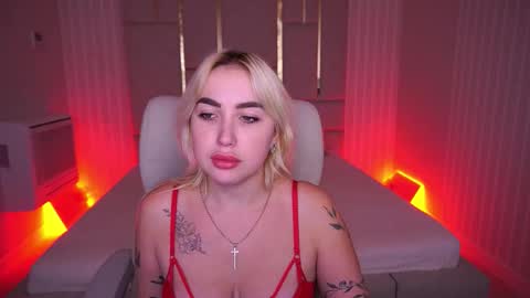 Snapshot of mariellavv chatting on 13, 10, 2025 Mariella online show from 13, 10, 2025