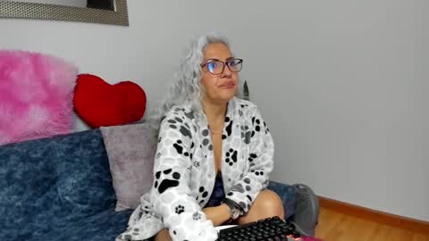 Snapshot of marilyn70 chatting on 12, 11, 2025 marilyn70 online show from 12, 11, 2025