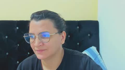 Snapshot of marilyn_garcia chatting on 23, 12, 2024 MARILYN SEXY online show from 23, 12, 2024