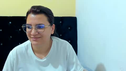 Snapshot of marilyn_garcia chatting on 31, 12, 2024 MARILYN SEXY online show from 31, 12, 2024