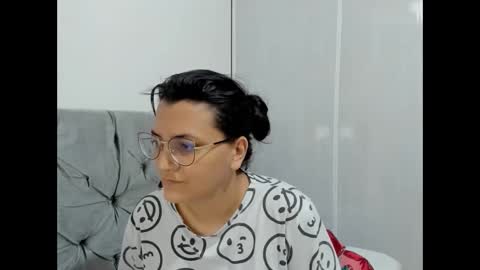 Snapshot of marilyn_garcia chatting on 27, 1, 2025 MARILYN SEXY online show from 27, 1, 2025