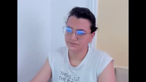 Snapshot of marilyn_garcia chatting on 5, 2, 2025 MARILYN SEXY online show from 5, 2, 2025