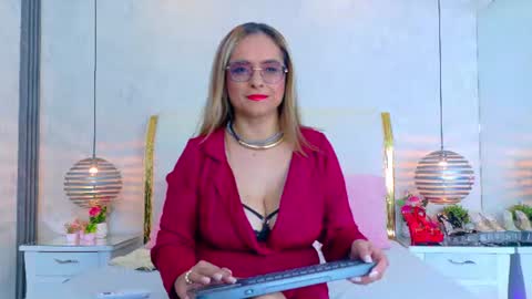 Marilyn Vega online show from 4, 8, 2026