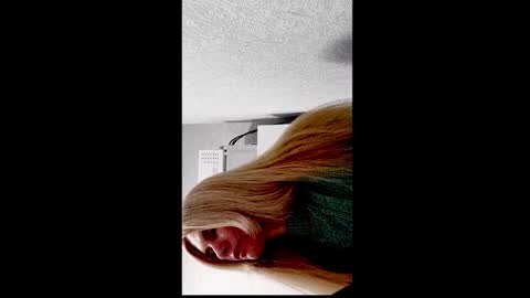 Snapshot of marinaobscura chatting on 2, 10, 2025 Emma online show from 2, 10, 2025