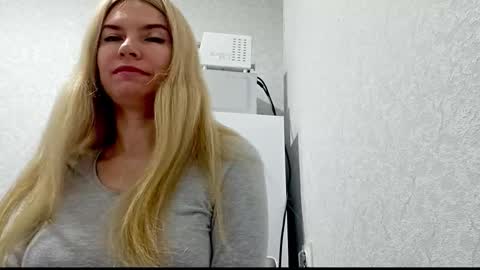 Snapshot of marinaobscura chatting on 8, 10, 2025 Emma online show from 8, 10, 2025