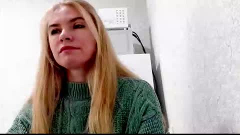 Snapshot of marinaobscura chatting on 11, 10, 2025 Emma online show from 11, 10, 2025