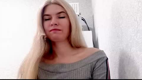 Snapshot of marinaobscura chatting on 17, 10, 2025 Emma online show from 17, 10, 2025