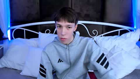 Snapshot of mark_branston chatting on 23, 11, 2025 Mark online show from 23, 11, 2025