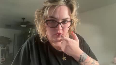 Snapshot of maroon_moon chatting on 20, 9, 2025 maroon_moon online show from 20, 9, 2025