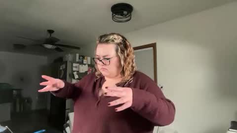 Snapshot of maroon_moon chatting on 1, 12, 2025 maroon_moon online show from 1, 12, 2025