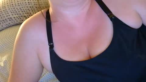 Snapshot of marriedcouple9 chatting on 6, 6, 2026 Jess and Nick online show from 6, 6, 2026