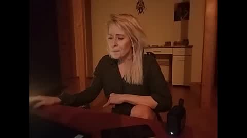 MaryGoRound online show from 30, 1, 2025