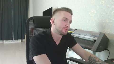 Snapshot of marselle_looker chatting on 12, 11, 2025 Marselle online show from 12, 11, 2025