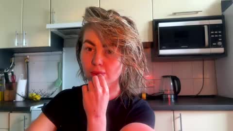 Snapshot of martaluna_ chatting on 13, 6, 2026 Marta online show from 13, 6, 2026