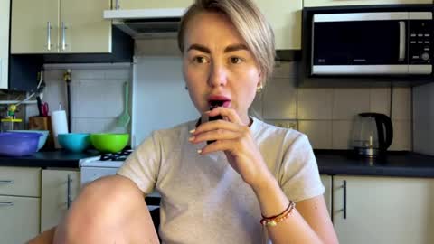 Snapshot of martaluna_ chatting on 18, 7, 2026 Marta online show from 18, 7, 2026