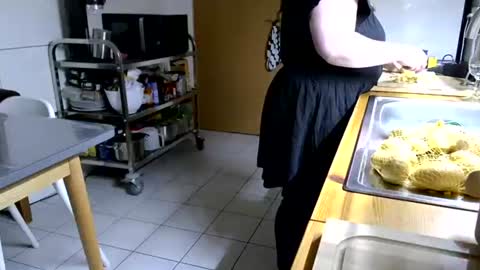 Snapshot of marthabriest chatting on 27, 11, 2025 Martha online show from 27, 11, 2025