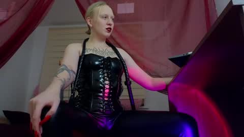 Snapshot of marthahoffman chatting on 3, 1, 2025 Ultimate Goddess online show from 3, 1, 2025