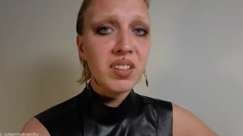 Snapshot of marthahoffman chatting on 16, 11, 2025 Ultimate Goddess online show from 16, 11, 2025