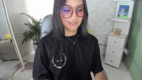 Snapshot of martiiinaa_ chatting on 8, 9, 2025 Martina online show from 8, 9, 2025