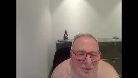 martin_1947 online show from 22, 12, 2024