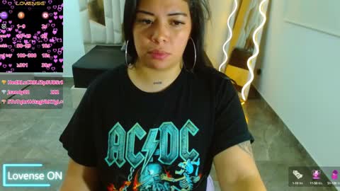 Snapshot of martina_tay chatting on 24, 1, 2025 Hey im martina online show from 24, 1, 2025