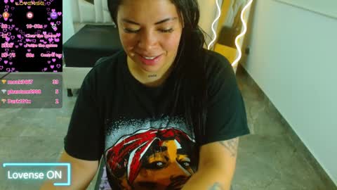 Snapshot of martina_tay chatting on 25, 1, 2025 Hey im martina online show from 25, 1, 2025