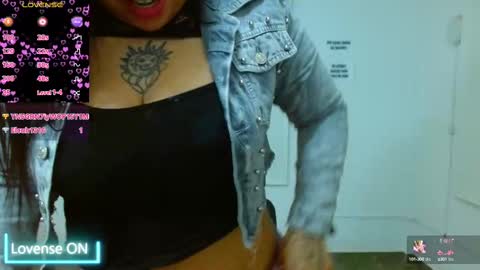 Snapshot of martina_tay chatting on 28, 2, 2025 Hey im martina online show from 28, 2, 2025