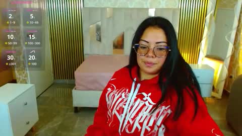 Snapshot of martina_tay chatting on 24, 11, 2025 Hey im martina online show from 24, 11, 2025