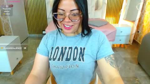 Snapshot of martina_tay chatting on 30, 11, 2025 Hey im martina online show from 30, 11, 2025