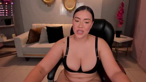 Snapshot of martinnabonnet chatting on 28, 2, 2025 Martinna Bonnet online show from 28, 2, 2025