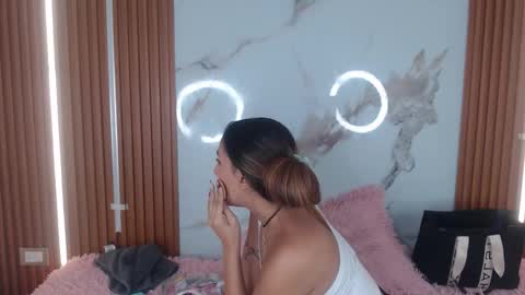 Snapshot of mary_live18 chatting on 19, 10, 2025 Hi guys im Mary online show from 19, 10, 2025