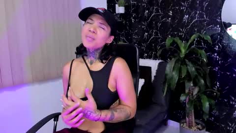 Snapshot of mary_rabbit chatting on 22, 10, 2025 M A R Y online show from 22, 10, 2025