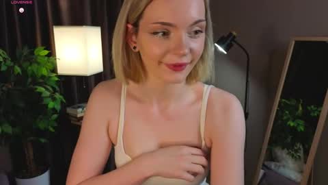 Snapshot of marycalder chatting on 6, 4, 2026 Mary online show from 6, 4, 2026