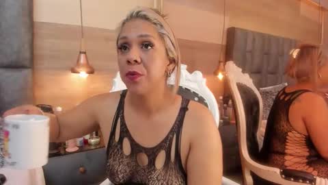 maryhawkey online show from 15, 4, 2026