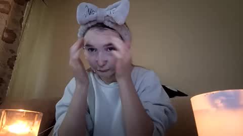 Hi My name is Elina Im 18 years old. online show from 9, 9, 2025