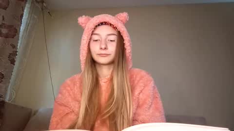 Hi My name is Elina Im 18 years old. online show from 11, 9, 2025