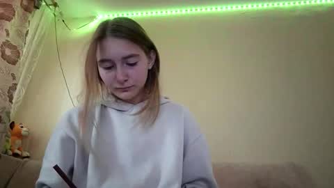Hi My name is Elina Im 18 years old. online show from 17, 9, 2025