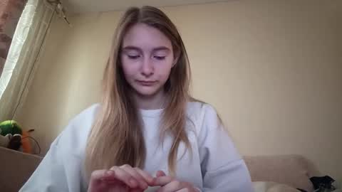 Hi My name is Elina Im 18 years old. online show from 18, 9, 2025