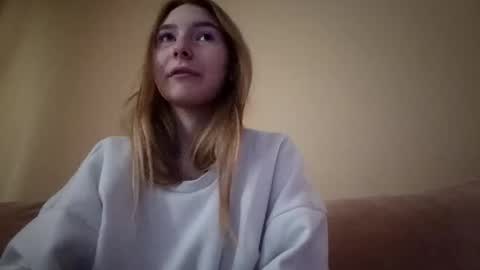 Hi My name is Elina Im 18 years old. online show from 23, 9, 2025