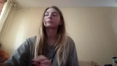Hi My name is Elina Im 18 years old. online show from 30, 9, 2025