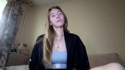Hi My name is Elina Im 18 years old. online show from 6, 10, 2025
