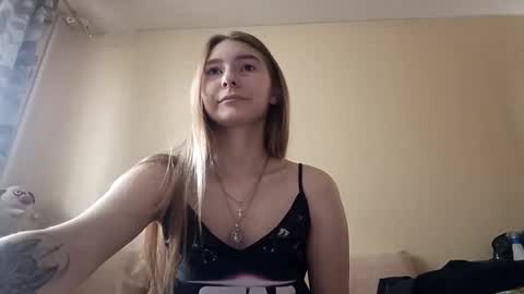 Hi My name is Elina Im 18 years old. online show from 10, 10, 2025