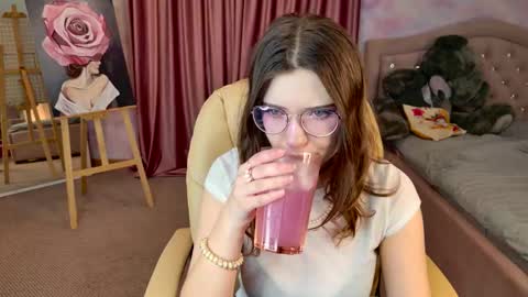 Snapshot of marymoorre chatting on 23, 11, 2025 Mary online show from 23, 11, 2025