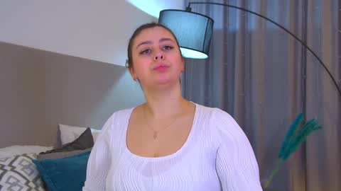 Snapshot of marymurrays chatting on 17, 11, 2025 MaryMurrays online show from 17, 11, 2025