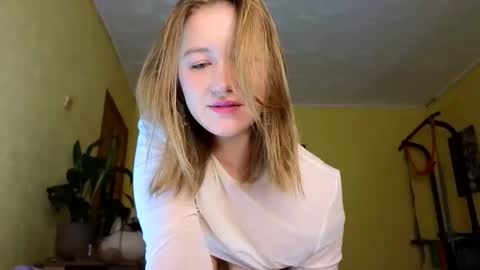 Snapshot of maryqueen_ chatting on 19, 12, 2025 Lady Mary online show from 19, 12, 2025