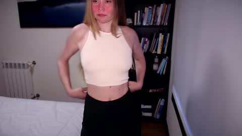 Snapshot of marytiny chatting on 11, 4, 2026 Mary online show from 11, 4, 2026