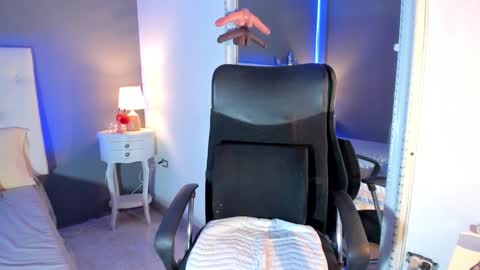 Masha Foxx online show from 5, 1, 2025