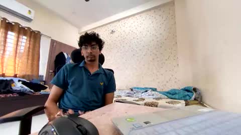 Snapshot of maskboyz2003 chatting on 24, 10, 2025 maskboyz2003 online show from 24, 10, 2025