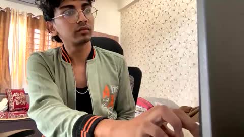 Snapshot of maskboyz2003 chatting on 25, 11, 2025 maskboyz2003 online show from 25, 11, 2025