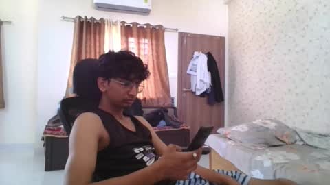 Mask Boy online show from 17, 10, 2025